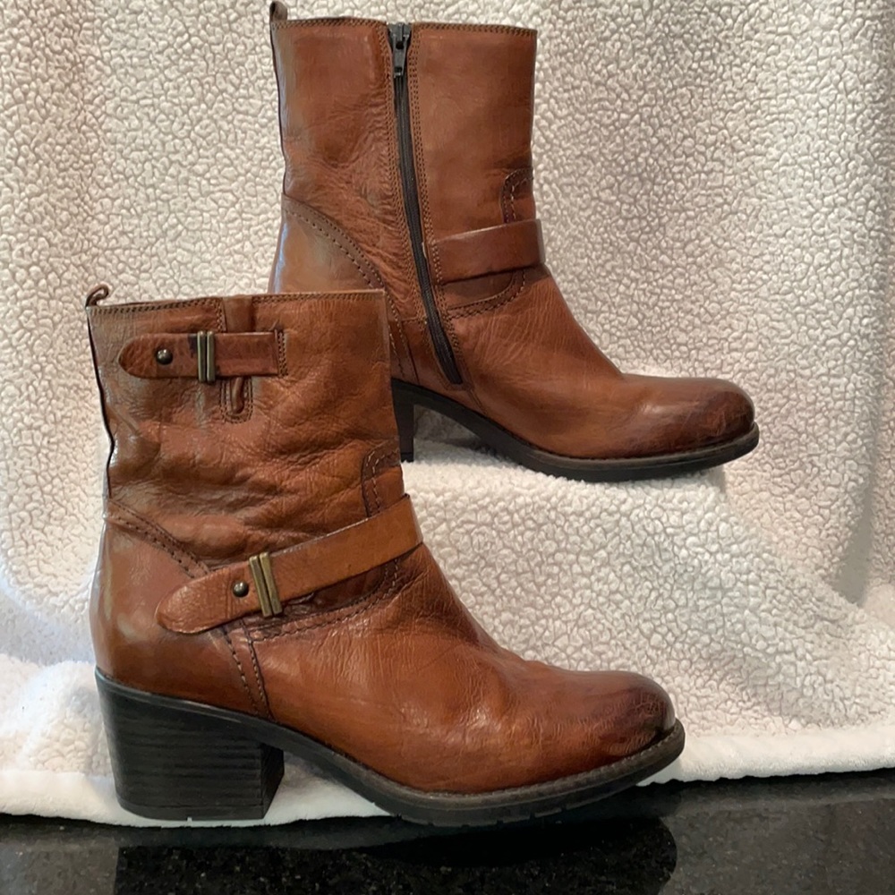 Vintage brown color above ankle boots